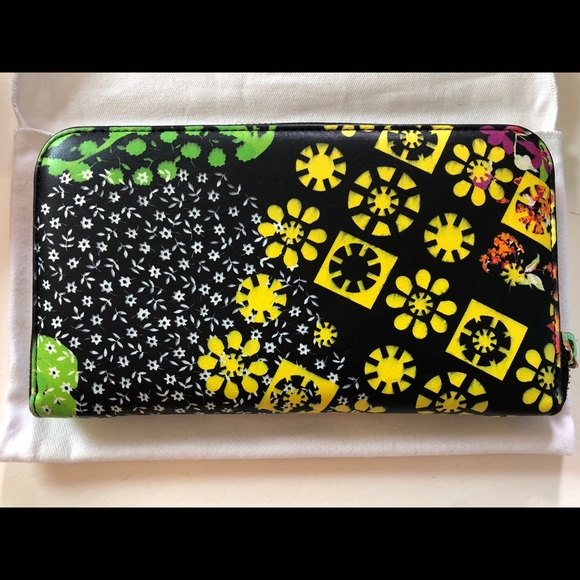 Versace wallet. Authentic with tags - Picture 3 of 7